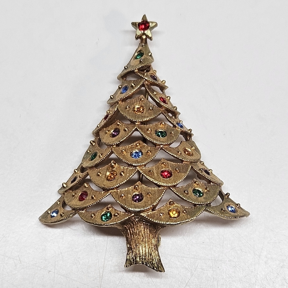 VINTAGE JJ Jonette Matte Gold Tone Christmas Tree Colorful Rhinestone Brooch Pin